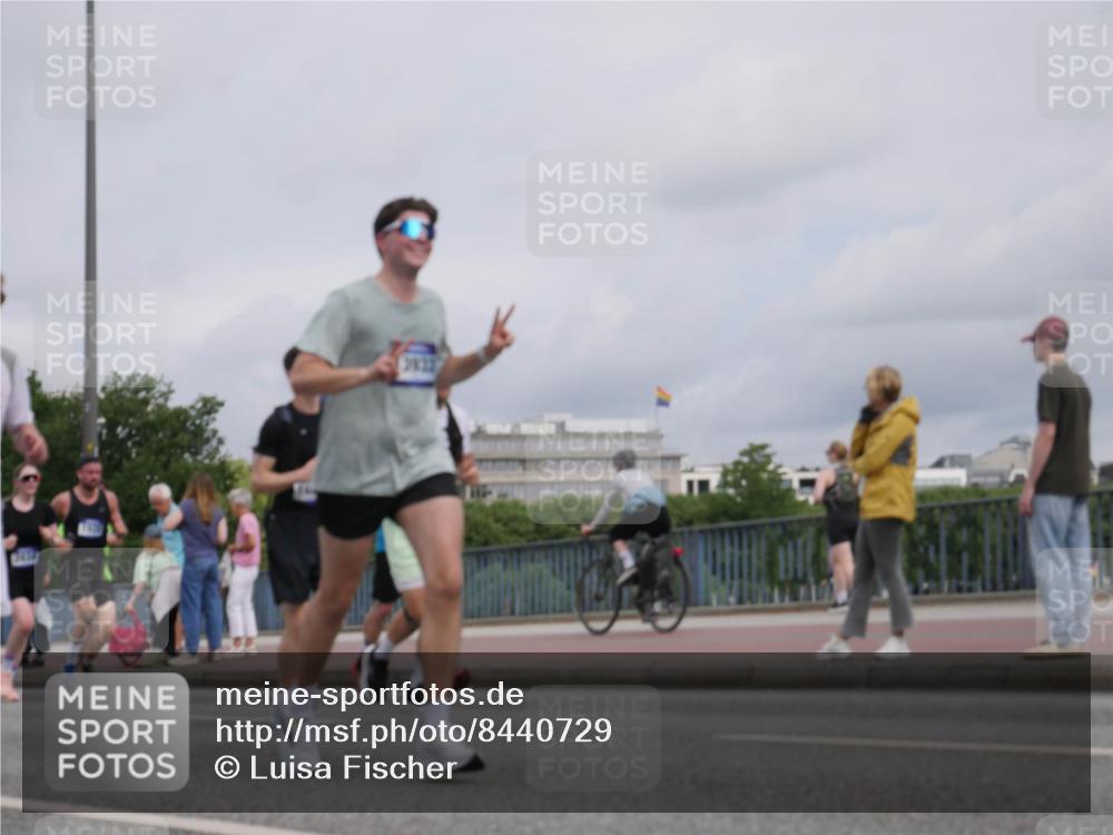 29.06.2025 - hella hamburg halbmarathon Luisa Fischer http://msf.ph/oto/8440729 29.06.2025 10:21:27 Kennedybrücke 1820, 2634, 3125, 5909, 7413, 7838, 8341, 9844, 10174, 10659 meine-sportfotos.de