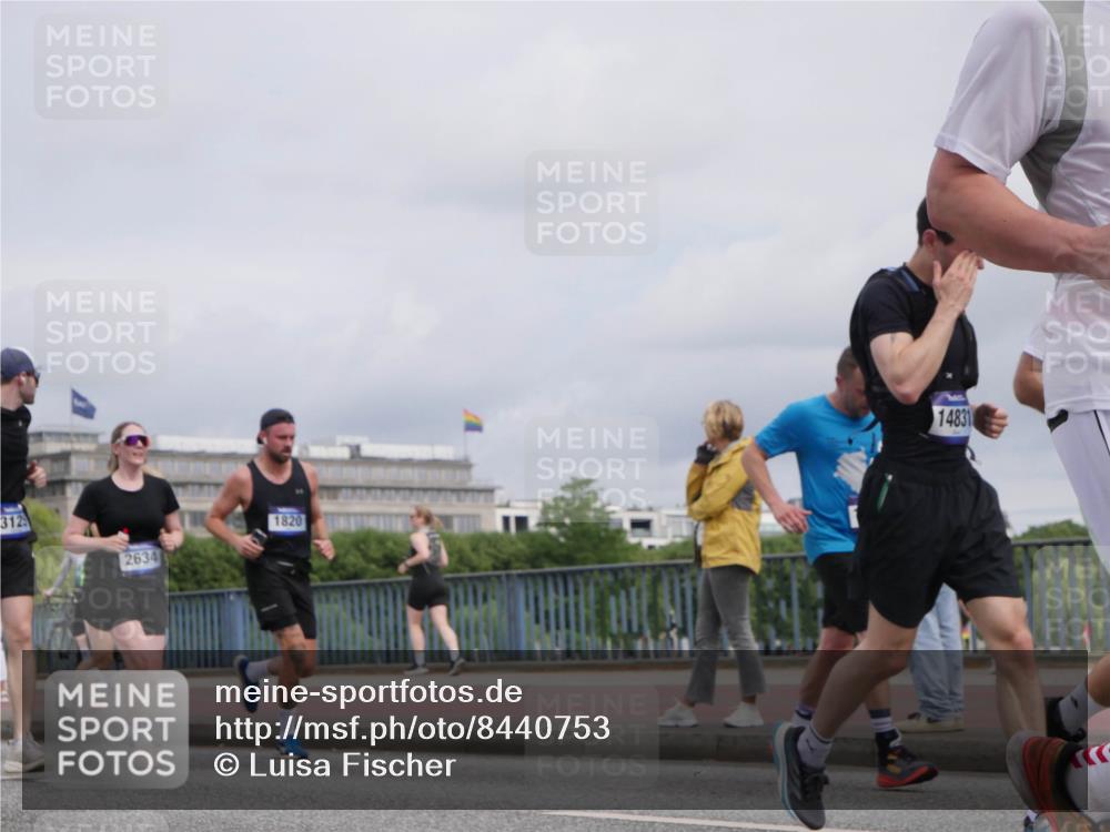 29.06.2025 - hella hamburg halbmarathon Luisa Fischer http://msf.ph/oto/8440753 29.06.2025 10:21:29 Kennedybrücke 3125, 2634, 1820, 14831, 1820, 2634, 2821, 3125, 5909, 7413, 7838, 8341, 9222, 9844, 10174, 10659 meine-sportfotos.de