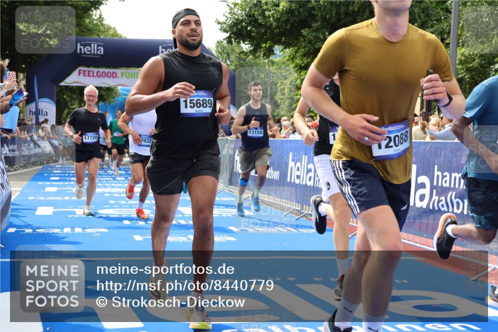 29.06.2025 - hella hamburg halbmarathon Strokosch-Dieckow http://msf.ph/oto/8440779 29.06.2025 10:40:56 Ziel 1631, 1677, 2949, 6550, 6683, 7109, 7378, 9358, 9547, 9755, 10369, 10934, 11062, 11922, 12088, 12385, 13029, 13158, 14661, 15689, 16347, 17032, 17100, 17620, 17720, 17971, 18173 meine-sportfotos.de