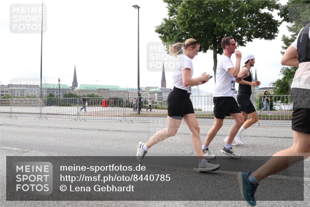29.06.2025 - hella hamburg halbmarathon Lena Gebhardt http://msf.ph/oto/8440785 29.06.2025 10:29:20 Lombardsbrücke 1063, 1230, 1661, 1869, 2688, 3179, 3311, 3524, 3717, 4161, 4349, 4362, 4373, 4982, 6285, 6345, 6725, 7169, 7449, 7517, 7832, 8048, 8812, 9714, 10198, 10322, 10641, 10808, 10996, 11249, 11792, 11803, 11989, 12086, 12099, 12404, 12442, 12958, 13090, 13382, 14205, 14644, 15143, 15452, 15453, 15952, 15955, 16306, 16659, 16662, 16673, 16676, 17496, 17945, 18298, 18299, 18414 meine-sportfotos.de