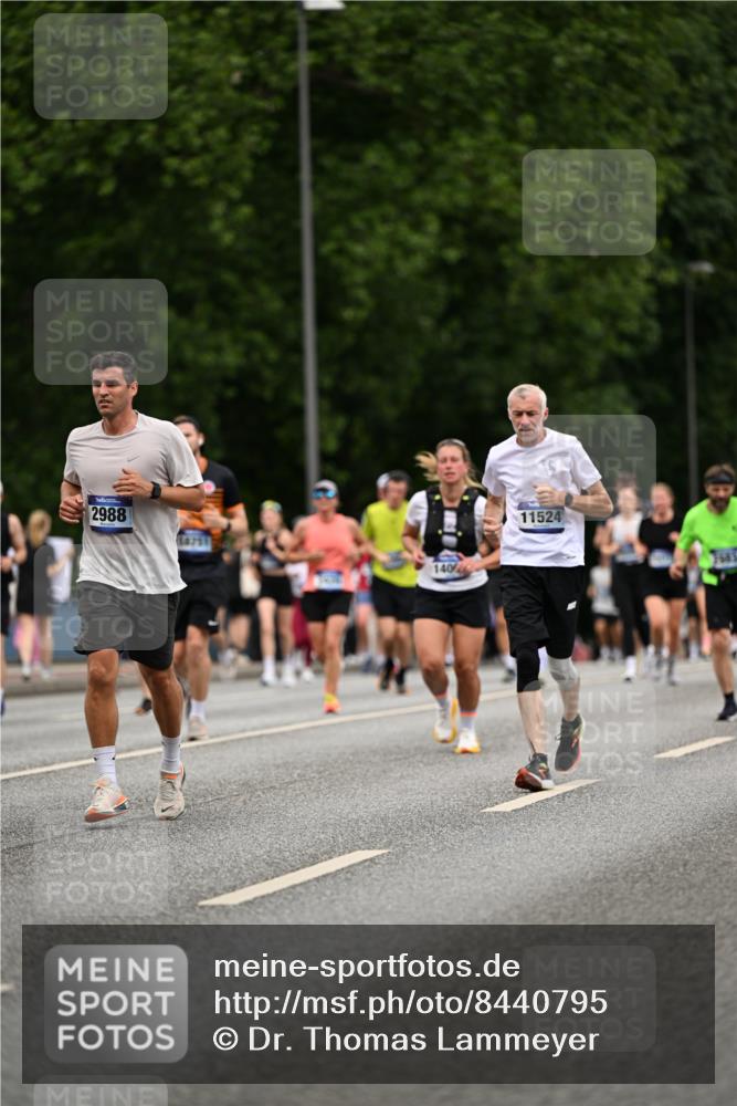 29.06.2025 - hella hamburg halbmarathon Dr. Thomas Lammeyer http://msf.ph/oto/8440795 29.06.2025 10:57:08 Kennedybrücke 2308, 2420, 2593, 2983, 2988, 3227, 3787, 6135, 6604, 7032, 7511, 7690, 7735, 7871, 8250, 8251, 9340, 10080, 10417, 10568, 10600, 10634, 10693, 10884 meine-sportfotos.de