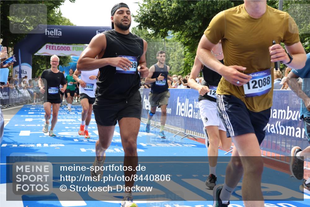 29.06.2025 - hella hamburg halbmarathon Strokosch-Dieckow http://msf.ph/oto/8440806 29.06.2025 10:40:56 Ziel 1631, 1677, 2949, 6550, 6683, 7109, 7378, 9358, 9547, 9755, 10369, 10934, 11062, 11922, 12088, 12385, 13029, 13158, 14661, 15689, 16347, 17032, 17100, 17620, 17720, 17971, 18173 meine-sportfotos.de
