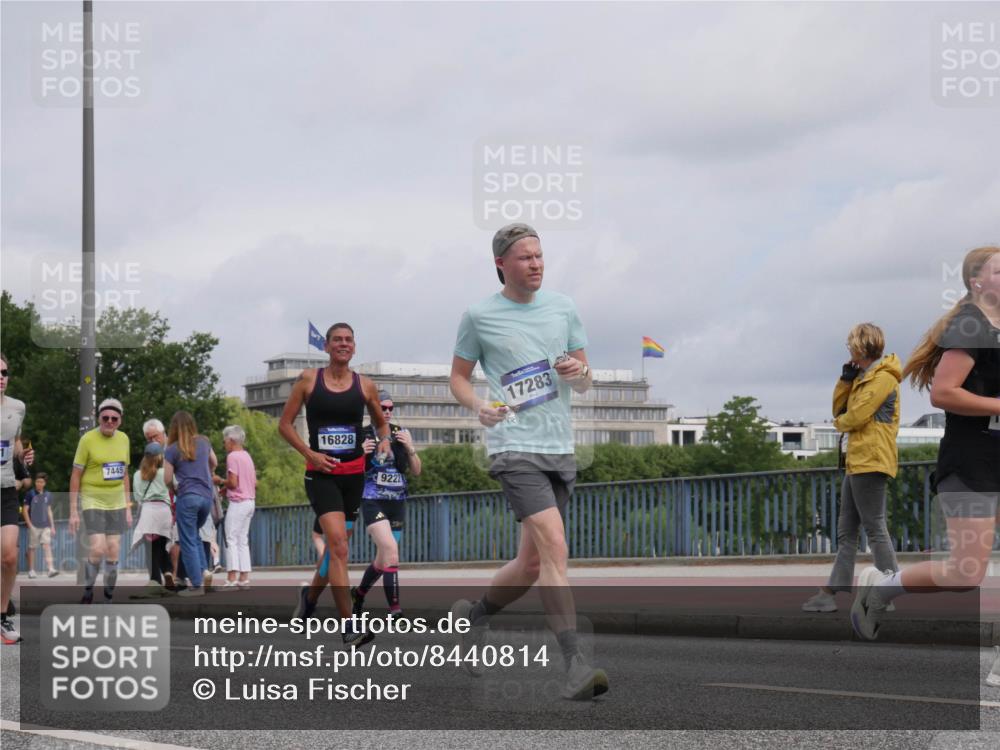 29.06.2025 - hella hamburg halbmarathon Luisa Fischer http://msf.ph/oto/8440814 29.06.2025 10:21:34 Kennedybrücke 7445, 16828, 9222, 17283, 1234, 1820, 2335, 2821, 3125, 4123, 5909, 7445, 8067, 8341, 9222, 10659 meine-sportfotos.de