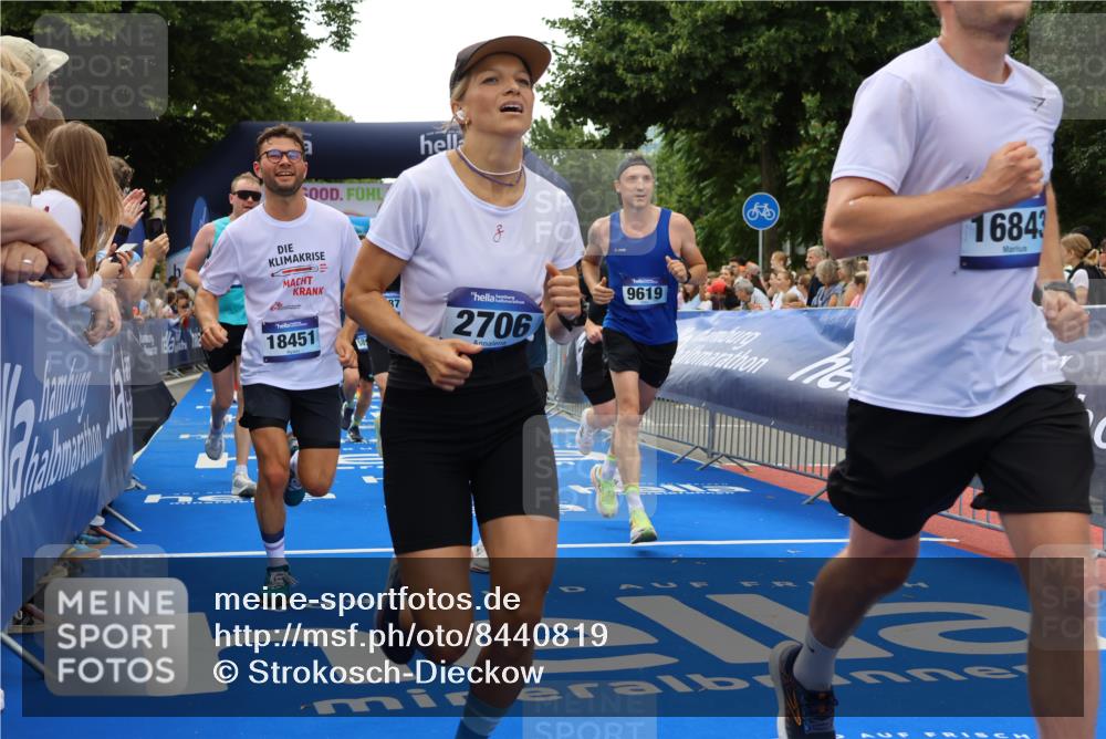 29.06.2025 - hella hamburg halbmarathon Strokosch-Dieckow http://msf.ph/oto/8440819 29.06.2025 10:49:41 Ziel 2504, 2706, 2937, 3060, 3543, 5894, 5978, 6115, 6125, 7332, 9038, 9463, 9551, 9619, 9649, 9723, 9924, 11679, 11975, 11977, 13159, 14794, 15392, 16843, 16877, 17001, 17282, 17753, 18058, 18451, 18926 meine-sportfotos.de