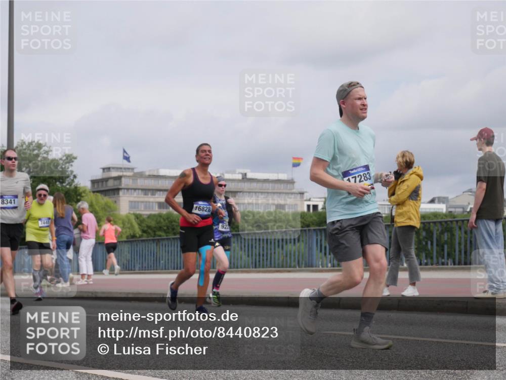 29.06.2025 - hella hamburg halbmarathon Luisa Fischer http://msf.ph/oto/8440823 29.06.2025 10:21:35 Kennedybrücke 8341, 7445, 16828, 922, 17283, 1234, 2335, 2821, 4123, 4383, 7445, 8067, 8341, 9222, 9276 meine-sportfotos.de