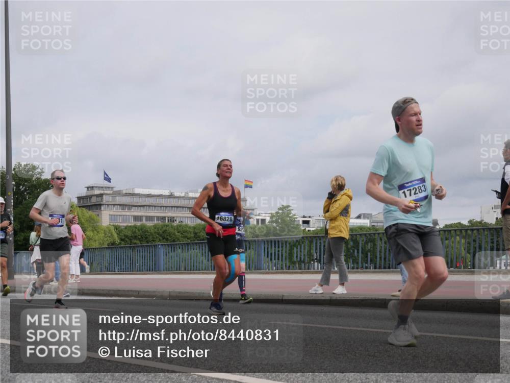 29.06.2025 - hella hamburg halbmarathon Luisa Fischer http://msf.ph/oto/8440831 29.06.2025 10:21:35 Kennedybrücke 16828, 92, 17283, 1234, 2335, 2821, 4123, 4383, 7445, 8067, 8341, 9222, 9276 meine-sportfotos.de