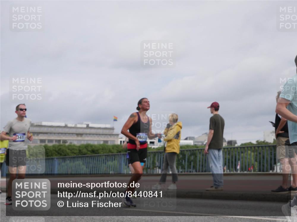 29.06.2025 - hella hamburg halbmarathon Luisa Fischer http://msf.ph/oto/8440841 29.06.2025 10:21:35 Kennedybrücke 341, 16828, 1234, 2335, 2821, 4123, 4383, 7445, 8067, 8341, 9222, 9276 meine-sportfotos.de