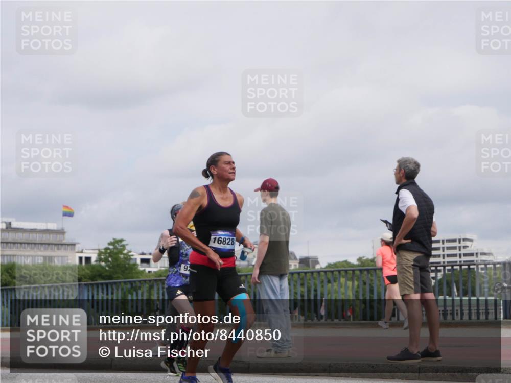 29.06.2025 - hella hamburg halbmarathon Luisa Fischer http://msf.ph/oto/8440850 29.06.2025 10:21:36 Kennedybrücke 9, 16828, 1234, 2335, 2821, 4123, 4383, 7445, 8067, 8341, 9222, 9276 meine-sportfotos.de