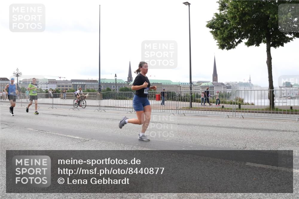 29.06.2025 - hella hamburg halbmarathon Lena Gebhardt http://msf.ph/oto/8440877 29.06.2025 10:29:21 Lombardsbrücke 11792, 119, 1063, 1230, 1661, 1869, 2688, 3179, 3311, 3524, 4161, 4349, 4362, 4373, 4982, 6285, 6345, 6725, 7169, 7449, 7517, 7832, 8048, 8812, 9714, 10198, 10322, 10641, 10808, 10996, 11249, 11269, 11792, 11803, 11989, 12086, 12099, 12404, 12442, 12958, 13090, 13382, 14205, 14644, 15143, 15453, 15952, 15955, 16306, 16659, 16662, 16673, 16676, 17496, 17945, 18298, 18299, 18414 meine-sportfotos.de