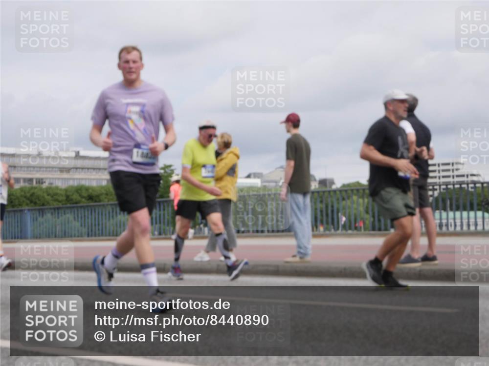 29.06.2025 - hella hamburg halbmarathon Luisa Fischer http://msf.ph/oto/8440890 29.06.2025 10:21:39 Kennedybrücke 1234, 2335, 2821, 3202, 4123, 4383, 7121, 7445, 8067, 8341, 9222, 9276, 9505, 10502, 10856 meine-sportfotos.de