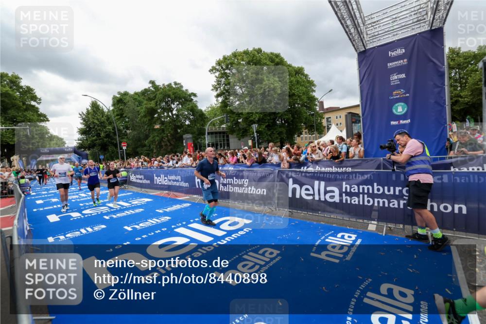 29.06.2025 - hella hamburg halbmarathon Zöllner http://msf.ph/oto/8440898 29.06.2025 10:56:04 Ziel 1180, 3042, 3058, 7147, 7594, 10084, 14867, 15184, 15868, 15884, 16176, 18212 meine-sportfotos.de
