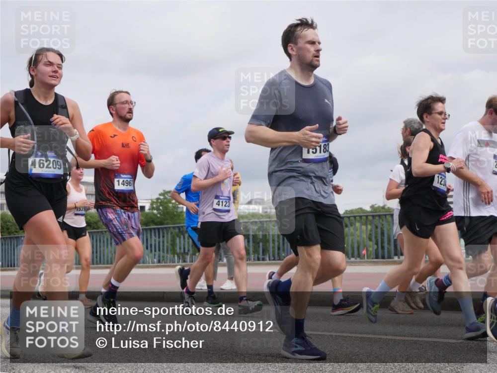 29.06.2025 - hella hamburg halbmarathon Luisa Fischer http://msf.ph/oto/8440912 29.06.2025 10:21:42 Kennedybrücke 6209, 14967, 4123, 1539, 15183, 123, 1234, 2335, 2821, 3202, 4123, 4383, 5611, 5733, 6413, 7121, 7445, 8067, 8665, 9276, 9505, 10467, 10502, 10856 meine-sportfotos.de