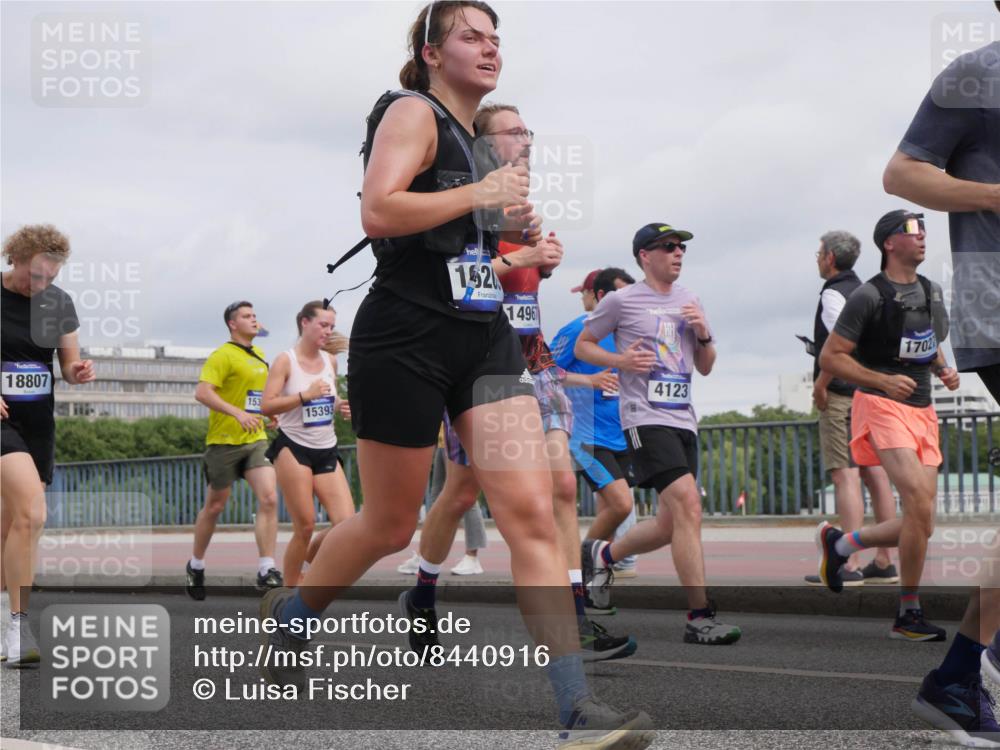 29.06.2025 - hella hamburg halbmarathon Luisa Fischer http://msf.ph/oto/8440916 29.06.2025 10:21:43 Kennedybrücke 18807, 153, 15393, 152, 14967, 17021, 4123, 1234, 2335, 3202, 4123, 4383, 5264, 5266, 5611, 5733, 6413, 7121, 7445, 8067, 8665, 9276, 9505, 10467, 10502, 10856 meine-sportfotos.de