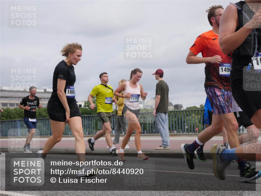 29.06.2025 - hella hamburg halbmarathon Luisa Fischer http://msf.ph/oto/8440920 29.06.2025 10:21:43 Kennedybrücke 18801, 5, 15343, 15393, 1496, 1234, 2335, 3202, 4123, 4383, 5264, 5266, 5611, 5733, 6413, 7121, 7445, 8067, 8665, 9276, 9505, 10467, 10502, 10856 meine-sportfotos.de