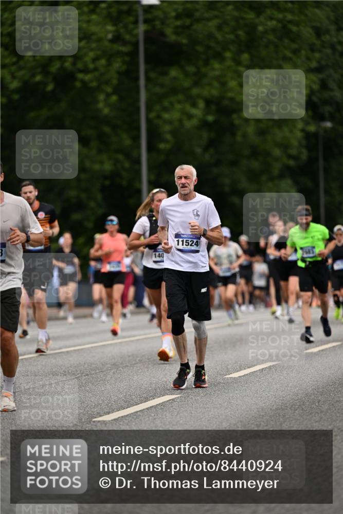 29.06.2025 - hella hamburg halbmarathon Dr. Thomas Lammeyer http://msf.ph/oto/8440924 29.06.2025 10:57:10 Kennedybrücke 2308, 2420, 2593, 2983, 2988, 3227, 3787, 6135, 6604, 7032, 7511, 7690, 7735, 7871, 8250, 8251, 9340, 10080, 10417, 10568, 10600, 10634, 10693, 10879, 10884 meine-sportfotos.de