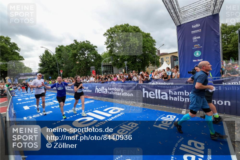 29.06.2025 - hella hamburg halbmarathon Zöllner http://msf.ph/oto/8440936 29.06.2025 10:56:06 Ziel 1180, 3042, 3058, 5570, 7594, 12545, 14867, 15184, 15868, 16176, 17640, 17642, 18212 meine-sportfotos.de