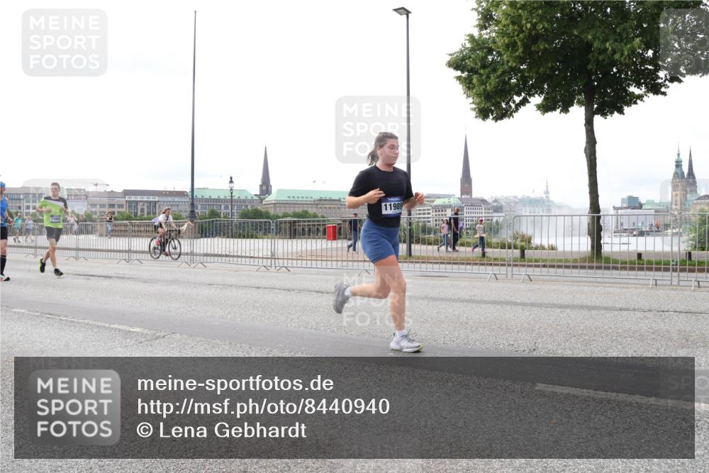 29.06.2025 - hella hamburg halbmarathon Lena Gebhardt http://msf.ph/oto/8440940 29.06.2025 10:29:22 Lombardsbrücke 11803, 11989, 1063, 1230, 1661, 1869, 2688, 3179, 3311, 3524, 4161, 4349, 4362, 4373, 4982, 6285, 6345, 6725, 7169, 7449, 7517, 7832, 8048, 8812, 9714, 10198, 10322, 10641, 10808, 10996, 11249, 11269, 11634, 11792, 11803, 11989, 12086, 12099, 12404, 12442, 12958, 13090, 13382, 14205, 14644, 15952, 15955, 16306, 16659, 16662, 16673, 16676, 17496, 17945, 18298, 18299, 18414 meine-sportfotos.de