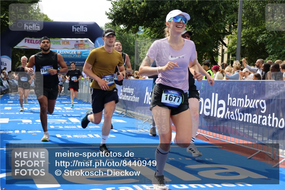 29.06.2025 - hella hamburg halbmarathon Strokosch-Dieckow http://msf.ph/oto/8440949 29.06.2025 10:40:55 Ziel 1631, 1677, 2949, 6429, 6550, 6683, 7109, 7378, 9547, 9755, 9979, 10369, 10934, 11062, 11922, 12088, 12385, 13029, 13158, 14661, 15689, 16347, 17032, 17720, 17971, 18173 meine-sportfotos.de