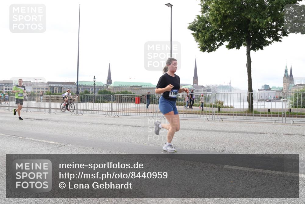 29.06.2025 - hella hamburg halbmarathon Lena Gebhardt http://msf.ph/oto/8440959 29.06.2025 10:29:22 Lombardsbrücke 11803, 11989, 1063, 1230, 1661, 1869, 2688, 3179, 3311, 3524, 4161, 4349, 4362, 4373, 4982, 6285, 6345, 6725, 7169, 7449, 7517, 7832, 8048, 8812, 9714, 10198, 10322, 10641, 10808, 10996, 11249, 11269, 11634, 11792, 11803, 11989, 12086, 12099, 12404, 12442, 12958, 13090, 13382, 14205, 14644, 15952, 15955, 16306, 16659, 16662, 16673, 16676, 17496, 17945, 18298, 18299, 18414 meine-sportfotos.de