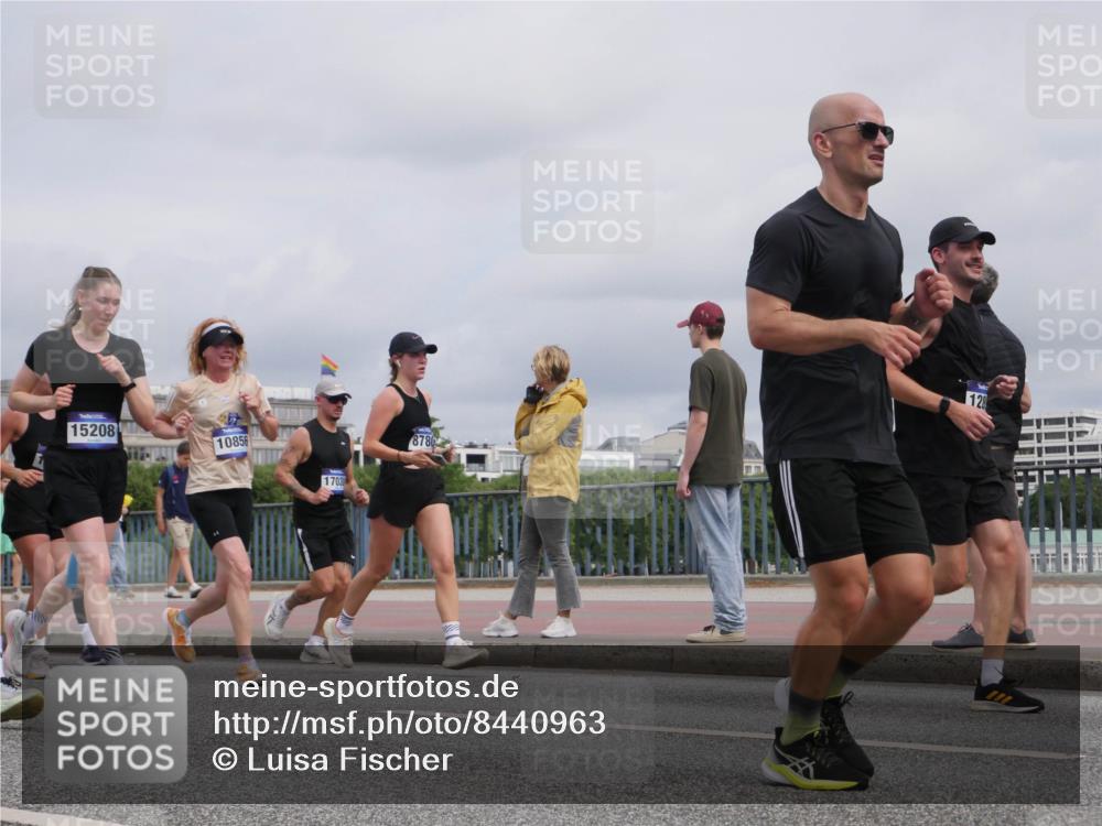 29.06.2025 - hella hamburg halbmarathon Luisa Fischer http://msf.ph/oto/8440963 29.06.2025 10:21:46 Kennedybrücke 15208, 10856, 17030, 8780, 128, 1521, 3202, 4123, 4383, 5264, 5266, 5611, 5733, 5910, 6413, 7121, 7445, 7454, 8067, 8665, 9276, 9505, 10467, 10502, 10856 meine-sportfotos.de