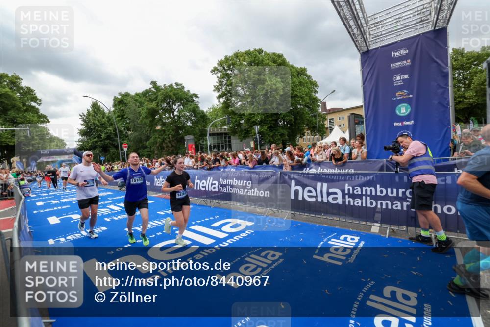 29.06.2025 - hella hamburg halbmarathon Zöllner http://msf.ph/oto/8440967 29.06.2025 10:56:06 Ziel 1180, 3042, 3058, 5570, 7594, 12545, 14867, 15184, 15868, 16176, 17640, 17642, 18212 meine-sportfotos.de