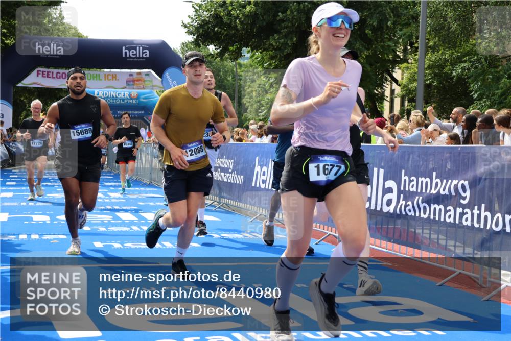 29.06.2025 - hella hamburg halbmarathon Strokosch-Dieckow http://msf.ph/oto/8440980 29.06.2025 10:40:55 Ziel 1631, 1677, 2949, 6429, 6550, 6683, 7109, 7378, 9547, 9755, 9979, 10369, 10934, 11062, 11922, 12088, 12385, 13029, 13158, 14661, 15689, 16347, 17032, 17720, 17971, 18173 meine-sportfotos.de