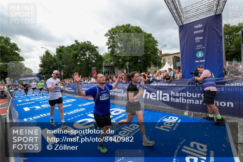 29.06.2025 - hella hamburg halbmarathon Zöllner http://msf.ph/oto/8440982 29.06.2025 10:56:06 Ziel 1180, 3042, 3058, 5570, 7594, 12545, 14867, 15184, 15868, 16176, 17640, 17642, 18212 meine-sportfotos.de