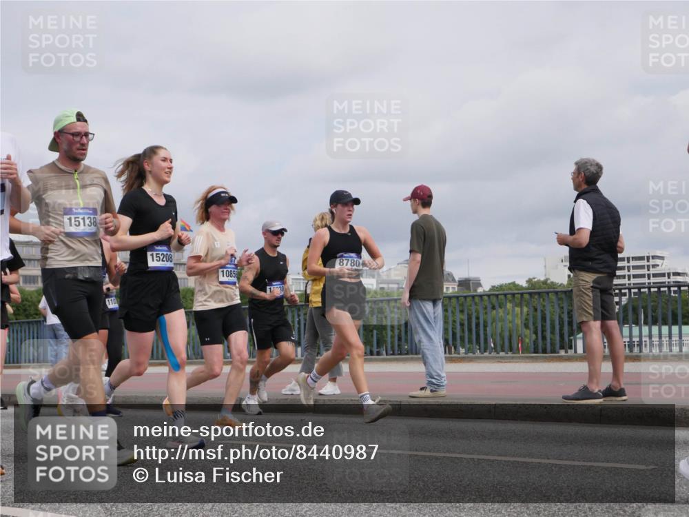 29.06.2025 - hella hamburg halbmarathon Luisa Fischer http://msf.ph/oto/8440987 29.06.2025 10:21:47 Kennedybrücke 15138, 110, 15208, 10856, 8780, 1521, 3202, 4383, 5049, 5264, 5266, 5611, 5733, 5910, 6413, 7121, 7214, 7454, 8665, 9276, 9505, 10467, 10502, 10856 meine-sportfotos.de