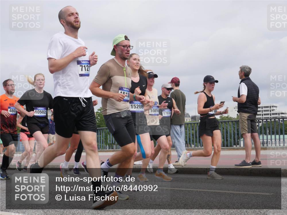 29.06.2025 - hella hamburg halbmarathon Luisa Fischer http://msf.ph/oto/8440992 29.06.2025 10:21:47 Kennedybrücke 4802, 10502, 7121, 45138, 15208, 10856, 17030, 80, 1521, 3202, 4383, 5049, 5264, 5266, 5611, 5733, 5910, 6413, 7121, 7214, 7454, 8665, 9276, 9505, 10467, 10502, 10856 meine-sportfotos.de