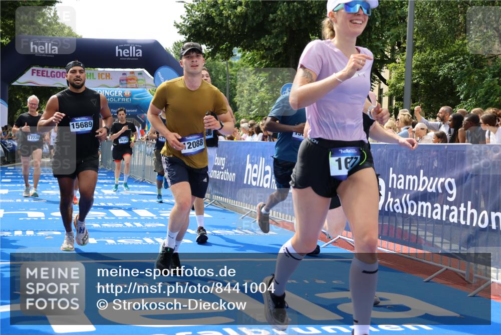 29.06.2025 - hella hamburg halbmarathon Strokosch-Dieckow http://msf.ph/oto/8441004 29.06.2025 10:40:55 Ziel 1631, 1677, 2949, 6429, 6550, 6683, 7109, 7378, 9547, 9755, 9979, 10369, 10934, 11062, 11922, 12088, 12385, 13029, 13158, 14661, 15689, 16347, 17032, 17720, 17971, 18173 meine-sportfotos.de