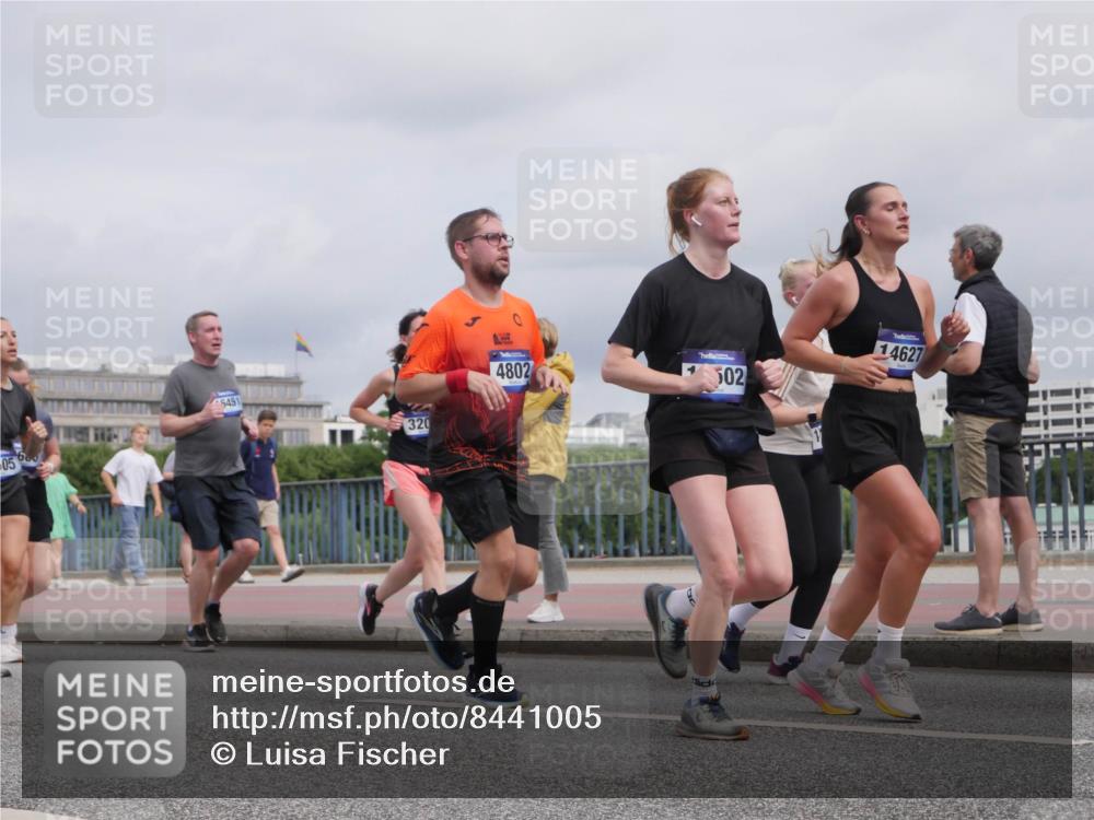 29.06.2025 - hella hamburg halbmarathon Luisa Fischer http://msf.ph/oto/8441005 29.06.2025 10:21:48 Kennedybrücke 05, 451, 320, 4802, 502, 14627, 1521, 3202, 3591, 4383, 5049, 5264, 5266, 5611, 5733, 5910, 6413, 7121, 7214, 7454, 8665, 9276, 9505, 10467, 10502, 10856 meine-sportfotos.de