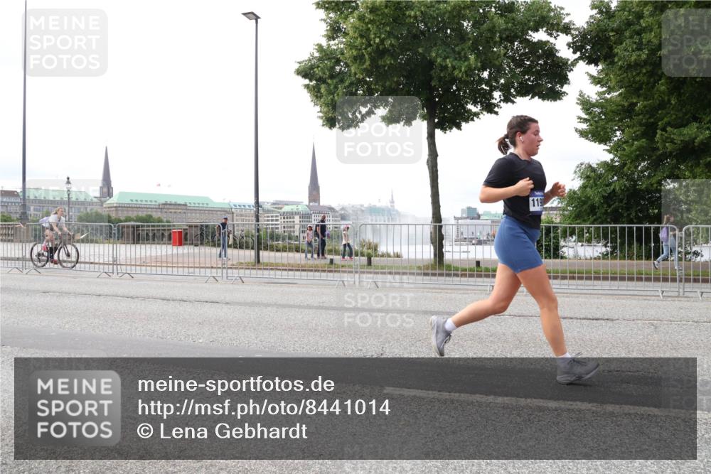 29.06.2025 - hella hamburg halbmarathon Lena Gebhardt http://msf.ph/oto/8441014 29.06.2025 10:29:22 Lombardsbrücke 1199, 1063, 1230, 1661, 1869, 2688, 3179, 3311, 3524, 4161, 4349, 4362, 4373, 4982, 6285, 6345, 6725, 7169, 7449, 7517, 7832, 8048, 8812, 9714, 10198, 10322, 10641, 10808, 10996, 11249, 11269, 11634, 11792, 11803, 11989, 12086, 12099, 12404, 12442, 12958, 13090, 13382, 14205, 14644, 15952, 15955, 16306, 16659, 16662, 16673, 16676, 17496, 17945, 18298, 18299, 18414 meine-sportfotos.de