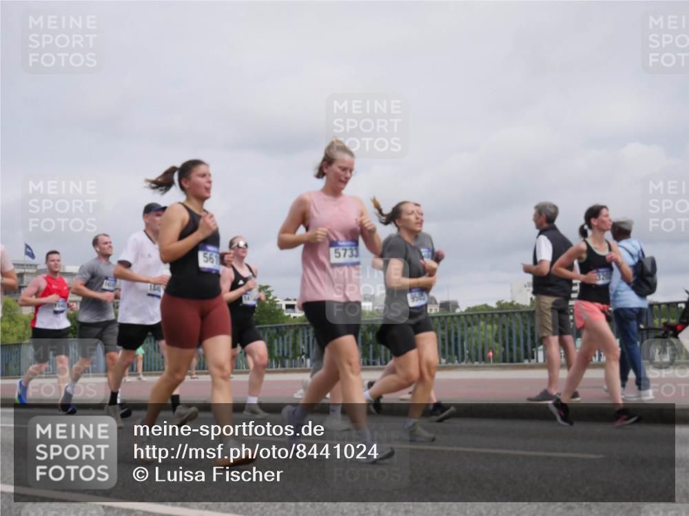 29.06.2025 - hella hamburg halbmarathon Luisa Fischer http://msf.ph/oto/8441024 29.06.2025 10:21:50 Kennedybrücke 1420, 561, 5733, 950, 1521, 3202, 3321, 3591, 3592, 5049, 5264, 5266, 5611, 5733, 5910, 6413, 7121, 7214, 7454, 8665, 8799, 9505, 9549, 9658, 10172, 10467, 10502, 10856 meine-sportfotos.de