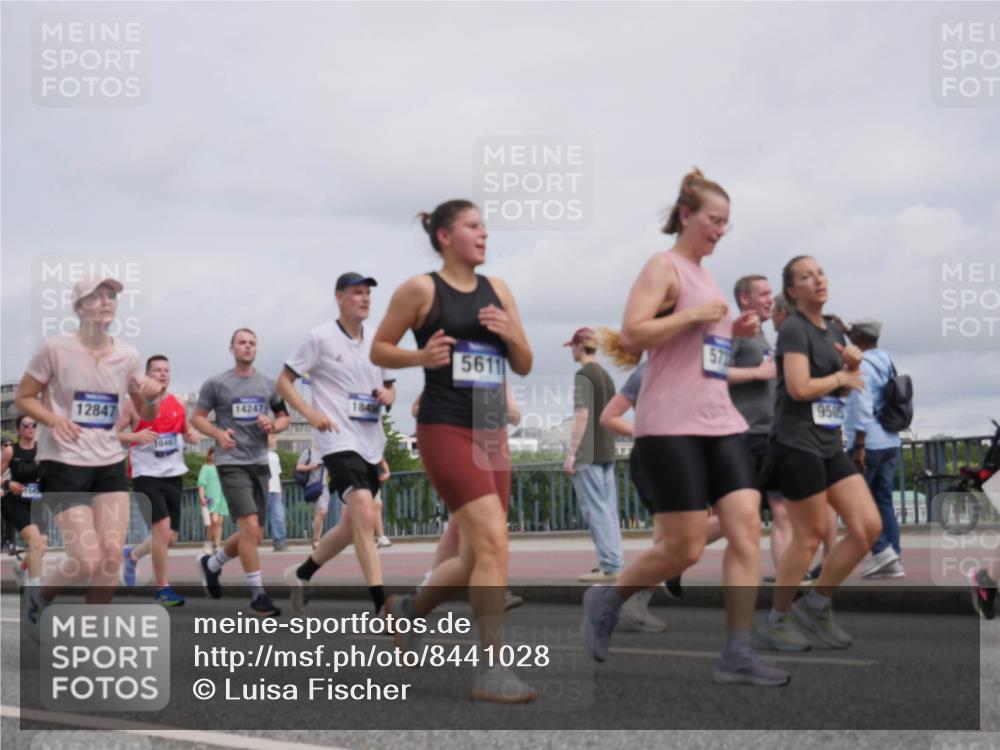 29.06.2025 - hella hamburg halbmarathon Luisa Fischer http://msf.ph/oto/8441028 29.06.2025 10:21:50 Kennedybrücke 12847, 10467, 14247, 5611, 57, 9505, 1521, 3202, 3321, 3591, 3592, 5049, 5264, 5266, 5611, 5733, 5910, 6413, 7121, 7214, 7454, 8665, 8799, 9505, 9549, 9658, 10172, 10467, 10502, 10856 meine-sportfotos.de