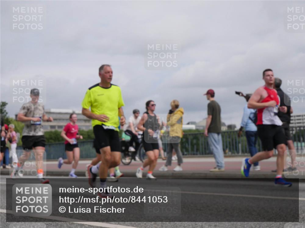 29.06.2025 - hella hamburg halbmarathon Luisa Fischer http://msf.ph/oto/8441053 29.06.2025 10:21:52 Kennedybrücke 1521, 3202, 3321, 3591, 3592, 5049, 5264, 5266, 5611, 5733, 5910, 6413, 7214, 7454, 8665, 8799, 9505, 9549, 9658, 10172, 10467, 10687 meine-sportfotos.de