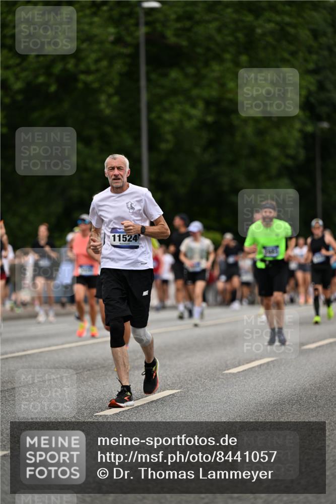 29.06.2025 - hella hamburg halbmarathon Dr. Thomas Lammeyer http://msf.ph/oto/8441057 29.06.2025 10:57:10 Kennedybrücke 2308, 2420, 2593, 2983, 2988, 3227, 3787, 6135, 6604, 7032, 7511, 7690, 7735, 7871, 8250, 8251, 9340, 10080, 10417, 10568, 10600, 10634, 10693, 10879, 10884 meine-sportfotos.de