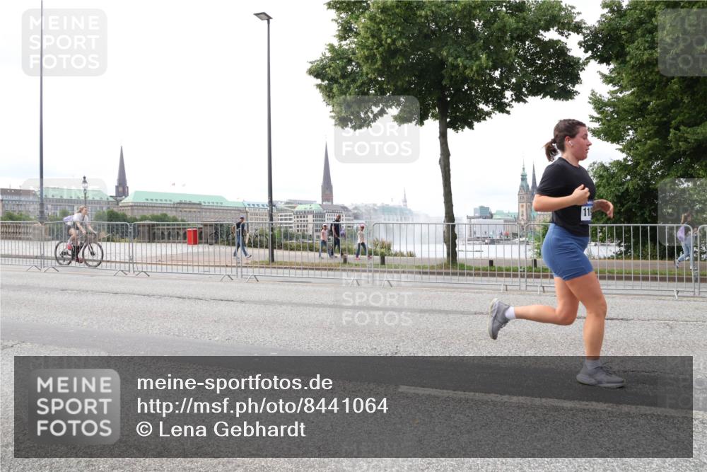 29.06.2025 - hella hamburg halbmarathon Lena Gebhardt http://msf.ph/oto/8441064 29.06.2025 10:29:22 Lombardsbrücke 119, 1063, 1230, 1661, 1869, 2688, 3179, 3311, 3524, 4161, 4349, 4362, 4373, 4982, 6285, 6345, 6725, 7169, 7449, 7517, 7832, 8048, 8812, 9714, 10198, 10322, 10641, 10808, 10996, 11249, 11269, 11634, 11792, 11803, 11989, 12086, 12099, 12404, 12442, 12958, 13090, 13382, 14205, 14644, 15952, 15955, 16306, 16659, 16662, 16673, 16676, 17496, 17945, 18298, 18299, 18414 meine-sportfotos.de