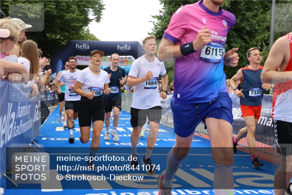 29.06.2025 - hella hamburg halbmarathon Strokosch-Dieckow http://msf.ph/oto/8441074 29.06.2025 10:49:41 Ziel 2504, 2706, 2937, 3060, 3543, 5894, 5978, 6115, 6125, 7332, 9038, 9463, 9551, 9619, 9649, 9723, 9924, 11679, 11975, 11977, 13159, 14794, 15392, 16843, 16877, 17001, 17282, 17753, 18058, 18451, 18926 meine-sportfotos.de