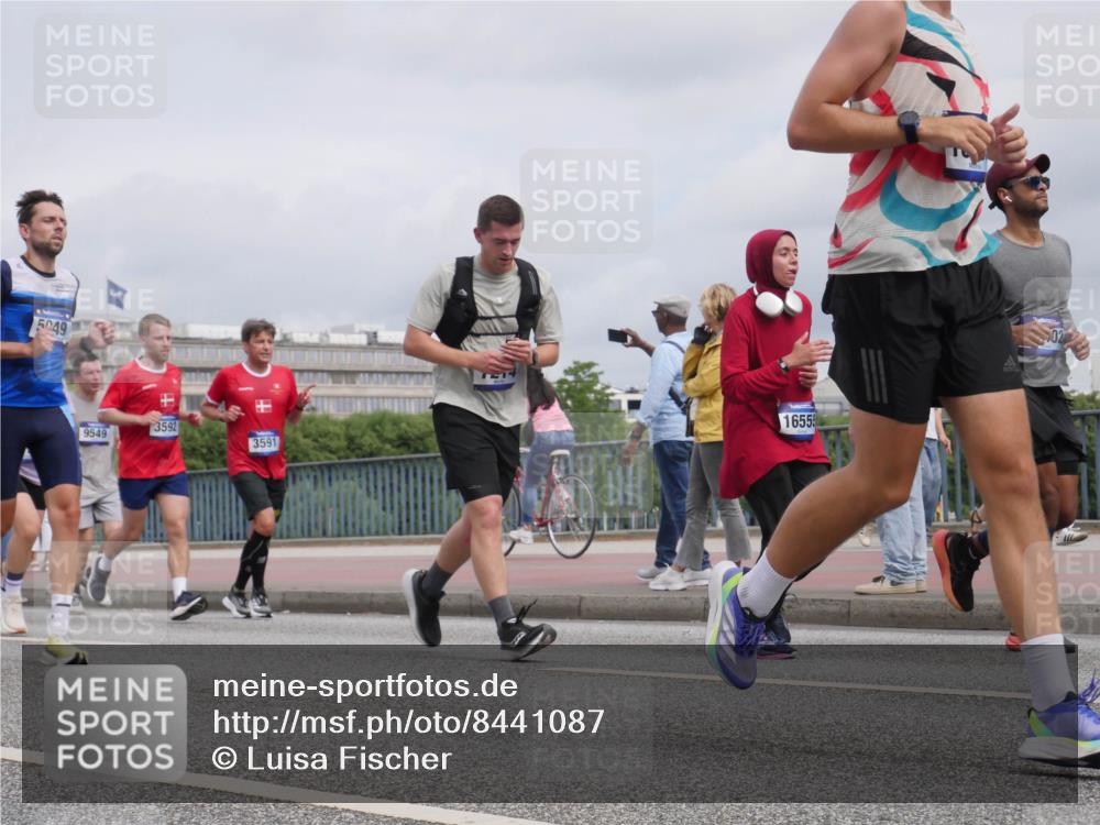 29.06.2025 - hella hamburg halbmarathon Luisa Fischer http://msf.ph/oto/8441087 29.06.2025 10:21:56 Kennedybrücke 5049, 9549, 3592, 3591, 1655, 1521, 2096, 3321, 3591, 3592, 5049, 5264, 5266, 5910, 6482, 7214, 7454, 8799, 9549, 9658, 9964, 10172, 10687 meine-sportfotos.de