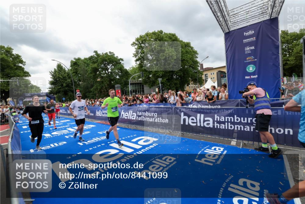 29.06.2025 - hella hamburg halbmarathon Zöllner http://msf.ph/oto/8441099 29.06.2025 10:56:10 Ziel 1180, 3042, 3058, 4594, 4813, 5492, 5570, 7594, 8330, 8639, 9907, 12545, 17640, 17642, 18212 meine-sportfotos.de