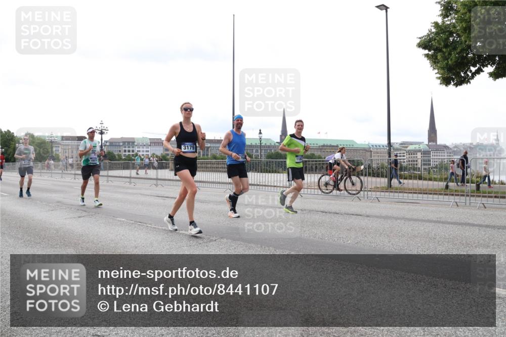 29.06.2025 - hella hamburg halbmarathon Lena Gebhardt http://msf.ph/oto/8441107 29.06.2025 10:29:23 Lombardsbrücke 9714, 1667, 3179, 1063, 1230, 1661, 1869, 2688, 3179, 3311, 3524, 4161, 4349, 4362, 4373, 4395, 4982, 6285, 6345, 6725, 7169, 7449, 7517, 7832, 8048, 8812, 9714, 10198, 10322, 10641, 10808, 10996, 11249, 11269, 11634, 11792, 11803, 11989, 12086, 12099, 12216, 12404, 12442, 12958, 13090, 13382, 14205, 14644, 15952, 15955, 16306, 16659, 16662, 16673, 16676, 17496, 17945, 18298, 18299, 18414 meine-sportfotos.de