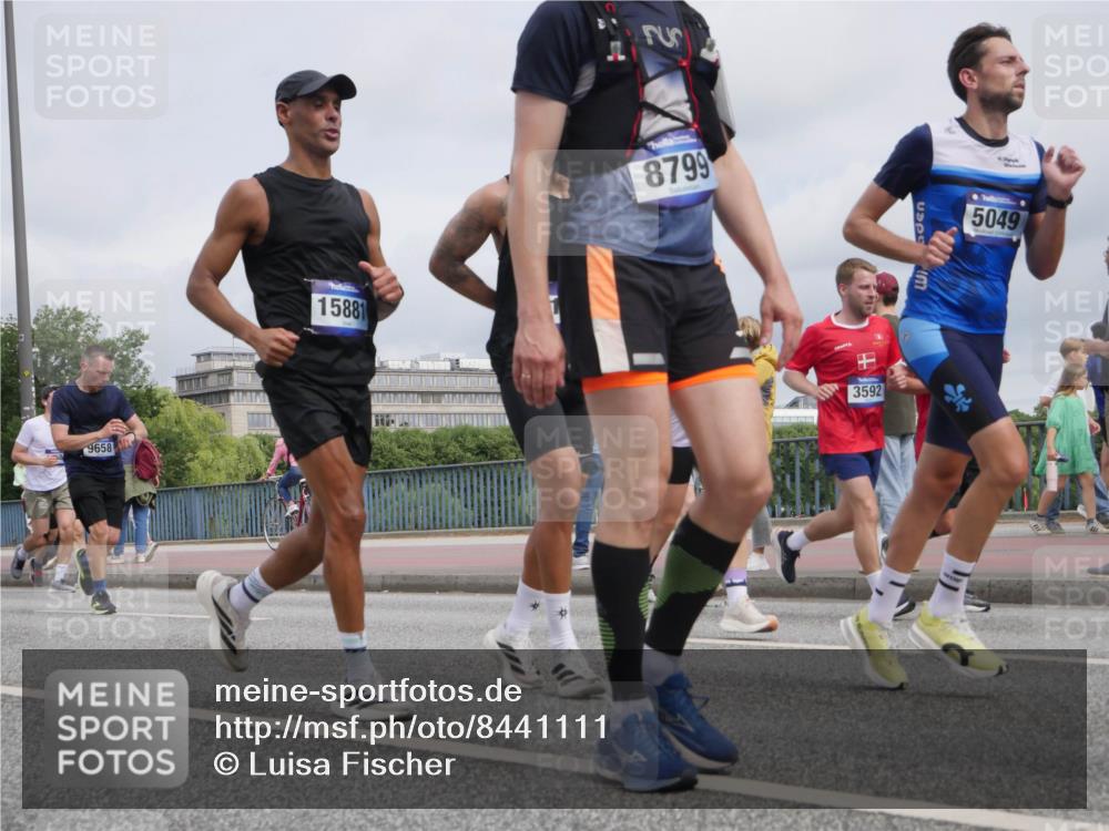 29.06.2025 - hella hamburg halbmarathon Luisa Fischer http://msf.ph/oto/8441111 29.06.2025 10:21:58 Kennedybrücke 9658, 15881, 8799, 3592, 5049, 2096, 3321, 3591, 3592, 4718, 4845, 5049, 5910, 6477, 6482, 7214, 7454, 8799, 9549, 9658, 9964, 10172, 10687 meine-sportfotos.de
