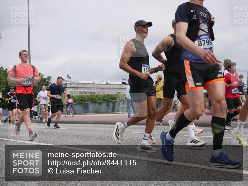 29.06.2025 - hella hamburg halbmarathon Luisa Fischer http://msf.ph/oto/8441115 29.06.2025 10:21:58 Kennedybrücke 321, 17510, 10687, 558, 1588, 8799, 3591, 2096, 3321, 3591, 3592, 4718, 4845, 5049, 5910, 6477, 6482, 7214, 7454, 8799, 9549, 9658, 9964, 10172, 10687 meine-sportfotos.de