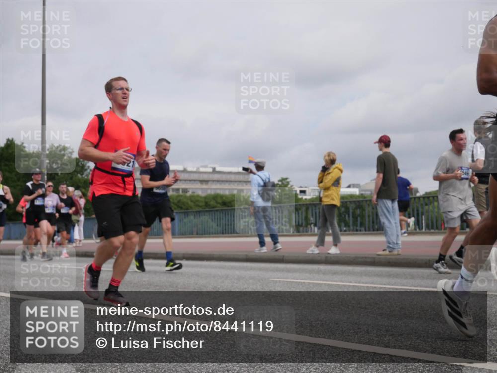 29.06.2025 - hella hamburg halbmarathon Luisa Fischer http://msf.ph/oto/8441119 29.06.2025 10:21:59 Kennedybrücke 2096, 3321, 3591, 3592, 4718, 4845, 5049, 6477, 6482, 7214, 8799, 9549, 9658, 9756, 9757, 9964, 10172, 10687, 10816 meine-sportfotos.de