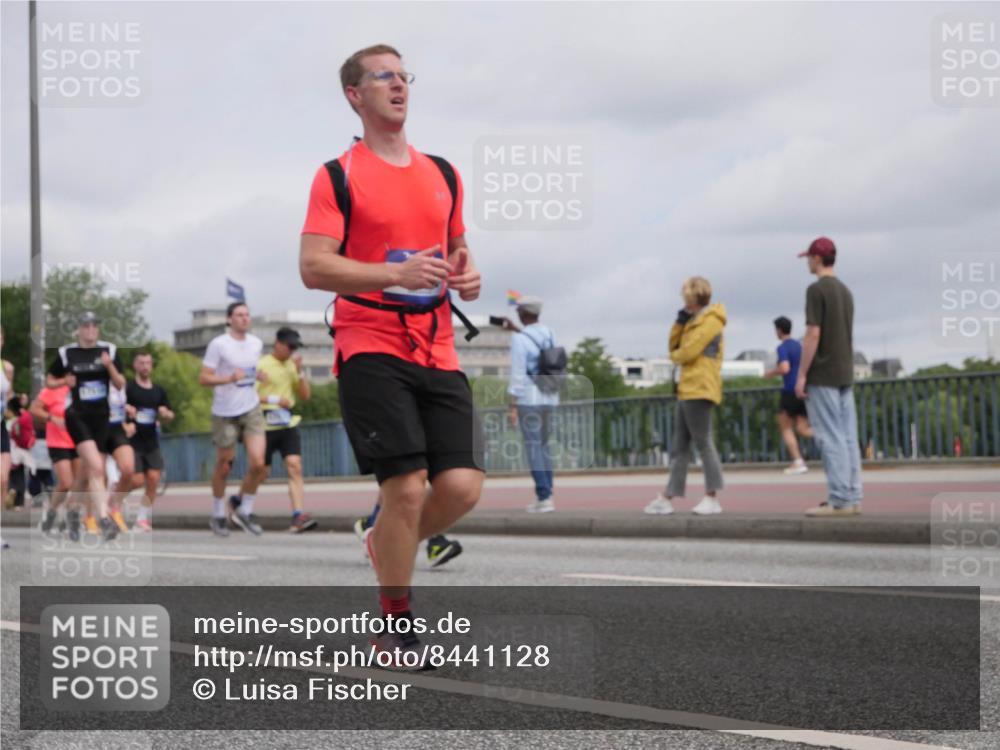 29.06.2025 - hella hamburg halbmarathon Luisa Fischer http://msf.ph/oto/8441128 29.06.2025 10:21:59 Kennedybrücke 2096, 3321, 3591, 3592, 4718, 4845, 5049, 6477, 6482, 7214, 8799, 9549, 9658, 9756, 9757, 9964, 10172, 10687, 10816 meine-sportfotos.de