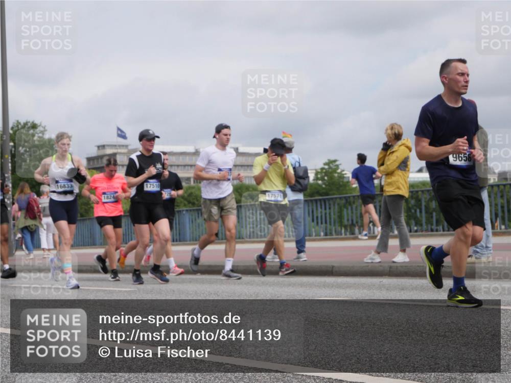 29.06.2025 - hella hamburg halbmarathon Luisa Fischer http://msf.ph/oto/8441139 29.06.2025 10:22:00 Kennedybrücke 16833, 1824, 17510, 17571, 9658, 2096, 3321, 3591, 3592, 4718, 4845, 5049, 6194, 6477, 6482, 7214, 8799, 9549, 9658, 9756, 9757, 9964, 10037, 10172, 10687, 10816 meine-sportfotos.de