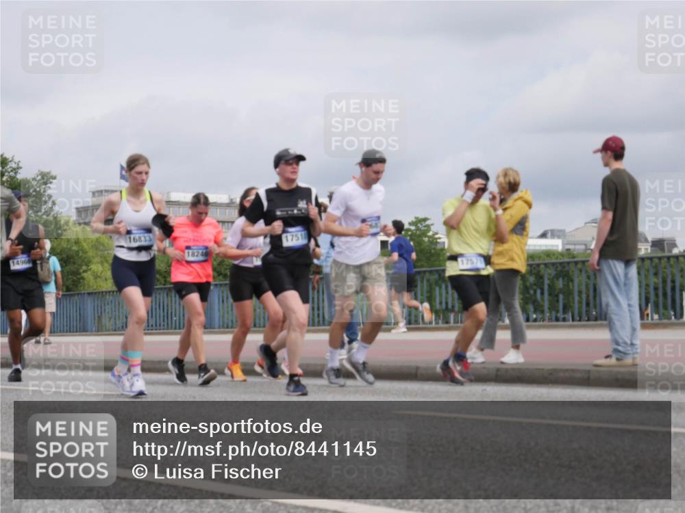 29.06.2025 - hella hamburg halbmarathon Luisa Fischer http://msf.ph/oto/8441145 29.06.2025 10:22:01 Kennedybrücke 16833, 14966, 1824, 1751, 1757, 1349, 2096, 3026, 3321, 3591, 3592, 4718, 4845, 6194, 6477, 6482, 8799, 9549, 9658, 9756, 9757, 9964, 10037, 10172, 10687, 10816 meine-sportfotos.de