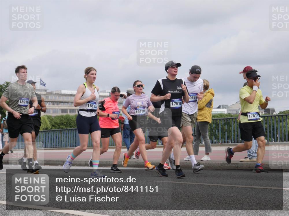 29.06.2025 - hella hamburg halbmarathon Luisa Fischer http://msf.ph/oto/8441151 29.06.2025 10:22:01 Kennedybrücke 18916, 16833, 66, 17510, 19130, 0687, 17571, 1349, 2096, 3026, 3321, 3591, 3592, 4718, 4845, 6194, 6477, 6482, 8799, 9549, 9658, 9756, 9757, 9964, 10037, 10172, 10687, 10816 meine-sportfotos.de