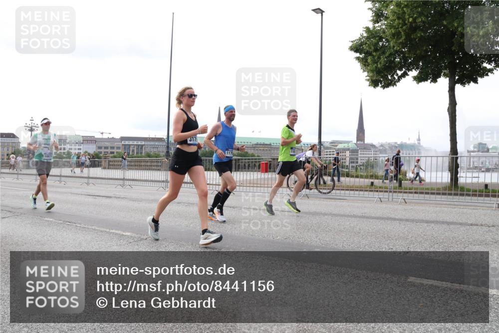 29.06.2025 - hella hamburg halbmarathon Lena Gebhardt http://msf.ph/oto/8441156 29.06.2025 10:29:24 Lombardsbrücke 16676, 3179, 1179, 1063, 1230, 1661, 1869, 2688, 3179, 3311, 3524, 4161, 4349, 4362, 4373, 4395, 4982, 6285, 6345, 6725, 7169, 7449, 7517, 7832, 8048, 8812, 9714, 10198, 10322, 10641, 10808, 10996, 11249, 11269, 11634, 11792, 11803, 11989, 12086, 12099, 12216, 12404, 12442, 12958, 13090, 13382, 14644, 15952, 15955, 16306, 16659, 16662, 16673, 16676, 17496, 17945, 18298, 18299, 18414 meine-sportfotos.de
