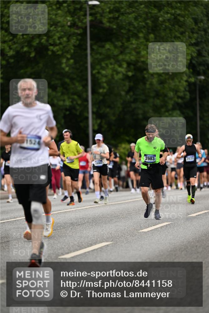 29.06.2025 - hella hamburg halbmarathon Dr. Thomas Lammeyer http://msf.ph/oto/8441158 29.06.2025 10:57:11 Kennedybrücke 2420, 2593, 2983, 2988, 3227, 3787, 6135, 6604, 7032, 7511, 7690, 7735, 7871, 8250, 8251, 9340, 10080, 10417, 10568, 10600, 10693, 10879, 10884 meine-sportfotos.de